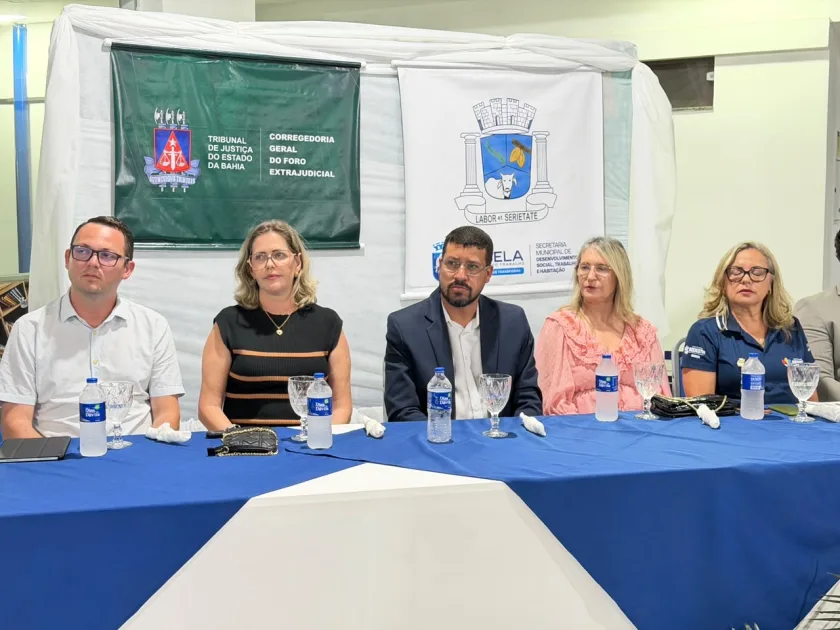 PREFEITO FLAUZINO ENTREGA 322 TÍTULOS DE PROPRIEDADE E REALIZA SONHO DE FAMÍLIAS DO PEREIRÃO